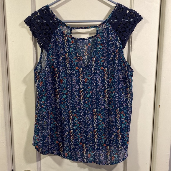 Summer top - Picture 2 of 6